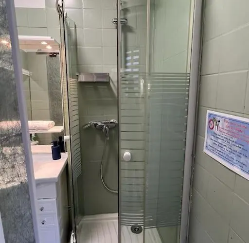 Chateaux 5 Minute, Parking Gratuit Hauteur 2 M Версаль